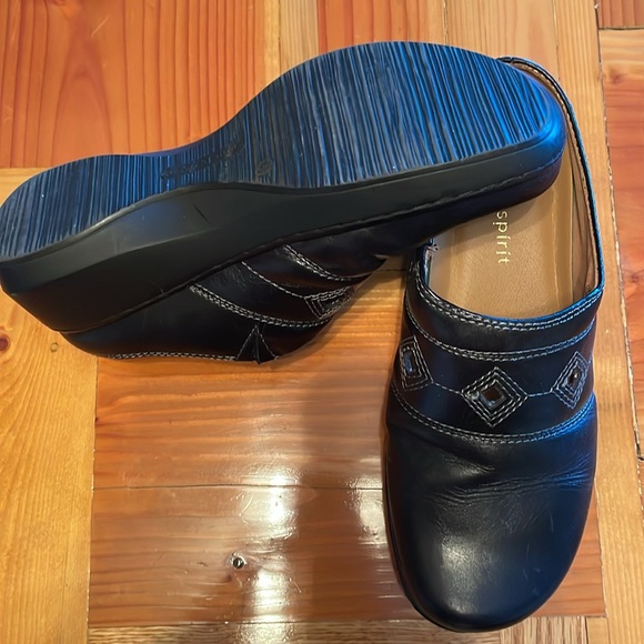 Easy Spirit women’s clog - Picture 2 of 5